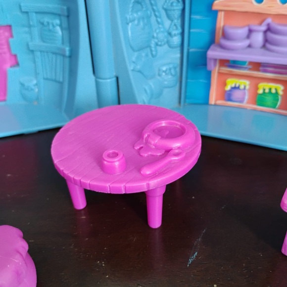 Vintage Disney Winnie the Pooh Kids Playhouse Toy with furniture. - Picture 7 of 11